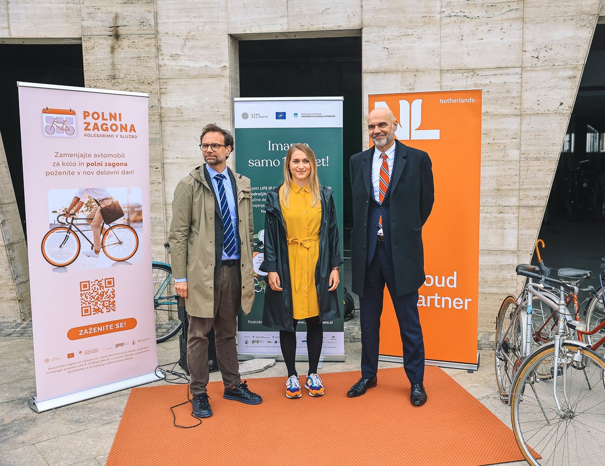 Polni zagona kolesarimo v službo ;)
polnizagona.si 
<a href="/mope_rs/">Ministrstvo za okolje, podnebje in energijo</a> <a href="/VerboomJohan/">Johan Verboom</a> <a href="/_ipop/">IPoP, Inštitut za politike prostora</a> <a href="/care4climate/">CARE4CLIMATE</a>