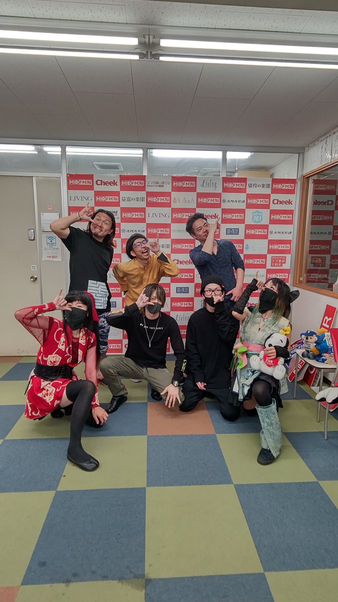 tns761's tweet photo. 今月の #つねちゃんのナイトサファリ
#いわしてんぐ さん #村井 さん
さらに!
名古屋で1番名古屋を推すV系バンド【#麗麗】から #紅愛 さん #夢呂 さんをお迎えした30分!
お聞き逃しなく٩(๑•ㅂ•)۶
📻5/22(月)
午後10:00~MidFM76.1
#tns761
#and_one
#華武姫
#midfm761
#V系バンド
#忍者 https://t.co/SKQ03AFtA7