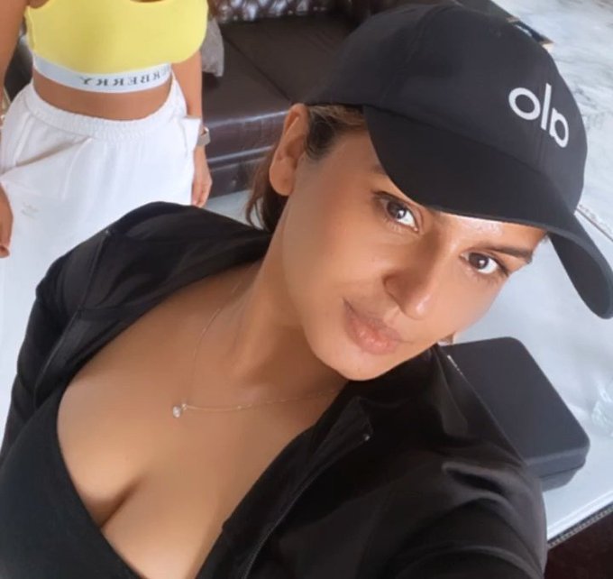 FvxBC-2akAIMz-H?format=jpg&name=small