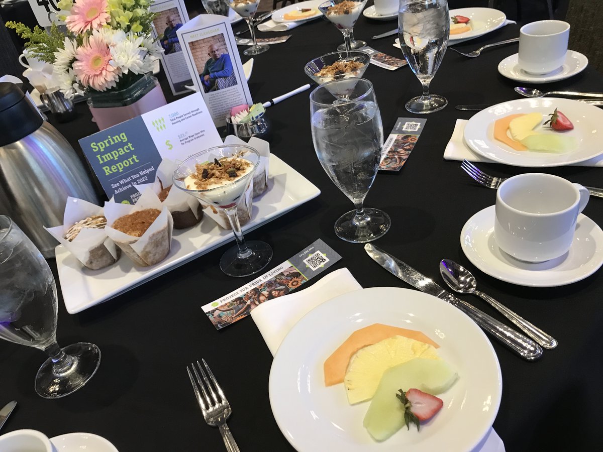 PPLTwinCities's tweet photo. Mood and music provided by Thomas West. #PPLBreakfast https://t.co/XwoQM7R8R2
