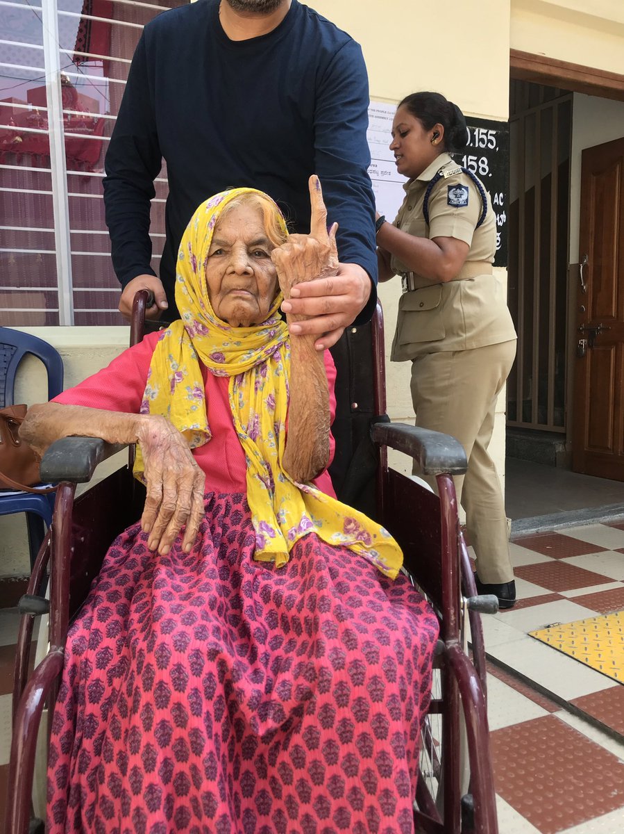 shenaztabrez's tweet photo. One of the oldest voter of karnataka. Casting her valuable vote to her favorite party congress.✋Abki baar congress Sarkar. #Congress2023 #Congress #CongressWaveInKarnataka https://t.co/iBKi3atLmS