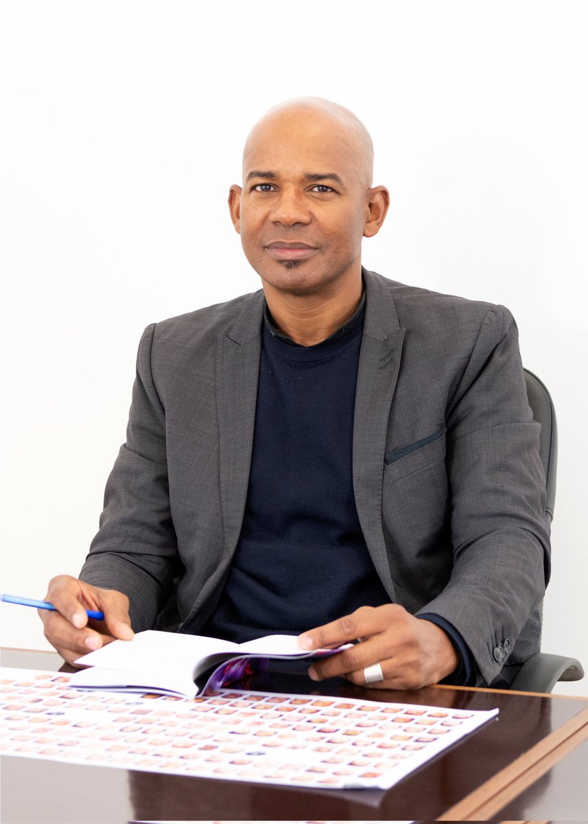 Nomination Audry Liseron-Monfils, nouveau directeur de l'ebabx école supérieure des beaux-arts de Bordeaux. 
Il a pris ses fonctions en avril 2023. 
Communiqué presse ebabx.fr