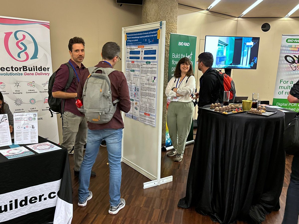 Participants of #eacrImmunoOncology enjoying this afternoon’s Poster Discussion Session 🧠🗣️