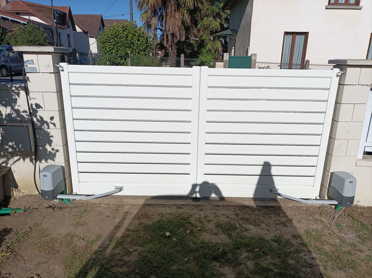 setal78's tweet photo. Remplacement du portail et du portillon et installation d'une motorisation connecté. https://t.co/XAhaKKv5xc https://t.co/MNEdNlKTlw