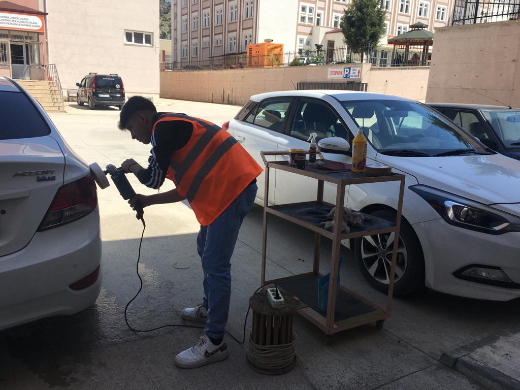 SGTMTAL's tweet photo. YENİ HİZMET...
Okulumuzda oto yıkamadan sonra far parlatma hizmetiyle karşınızdayız. https://t.co/QeDhMOJK5V