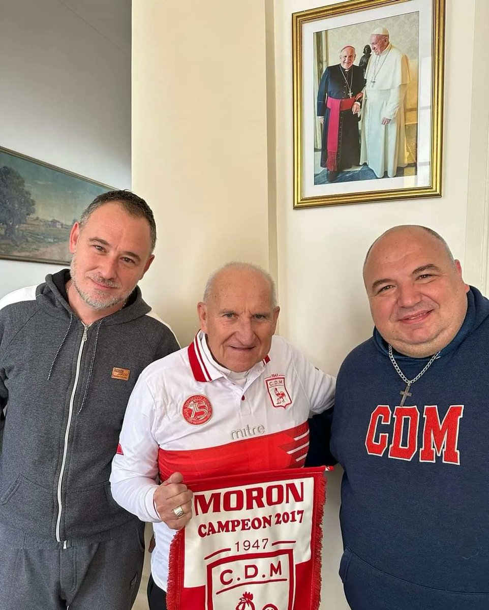 gastoncapurro's tweet photo. Gracias Jorge Vazquez Obispo de Moron por recibirnos !!
Nuevo Socio del Gallo
Lo contagiamos con nuestra pasion ⚪️🔴⚪️ https://t.co/evUJckLWIX