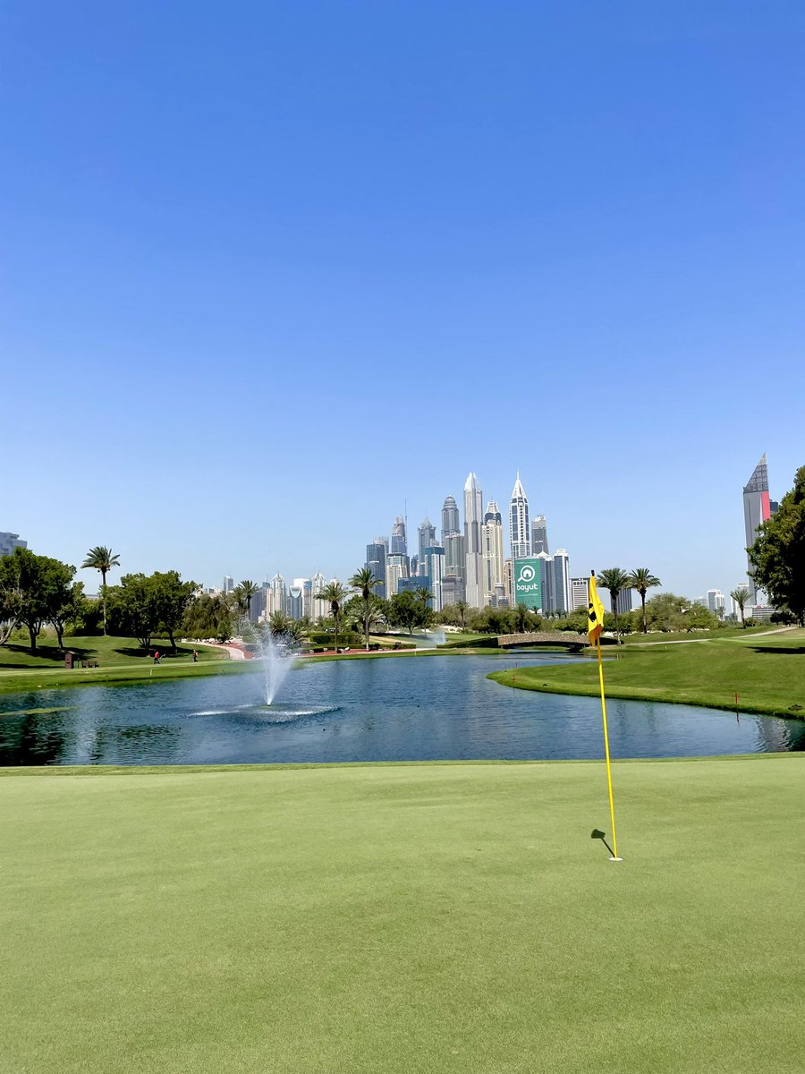 What a wonderful day to play some golf 😍 #golf #emiratesgolfclub #egc #golfclub #sunnyday #green #dubai