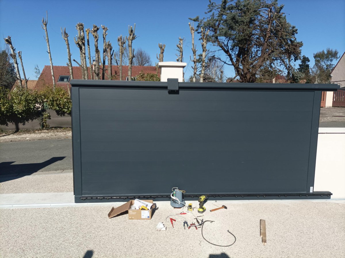setal78's tweet photo. Installation d'un portail coulissant motorisé, d'un portillon avec visiophone et clavier a code https://t.co/XAhaKKv5xc https://t.co/gyFkTmDW3h