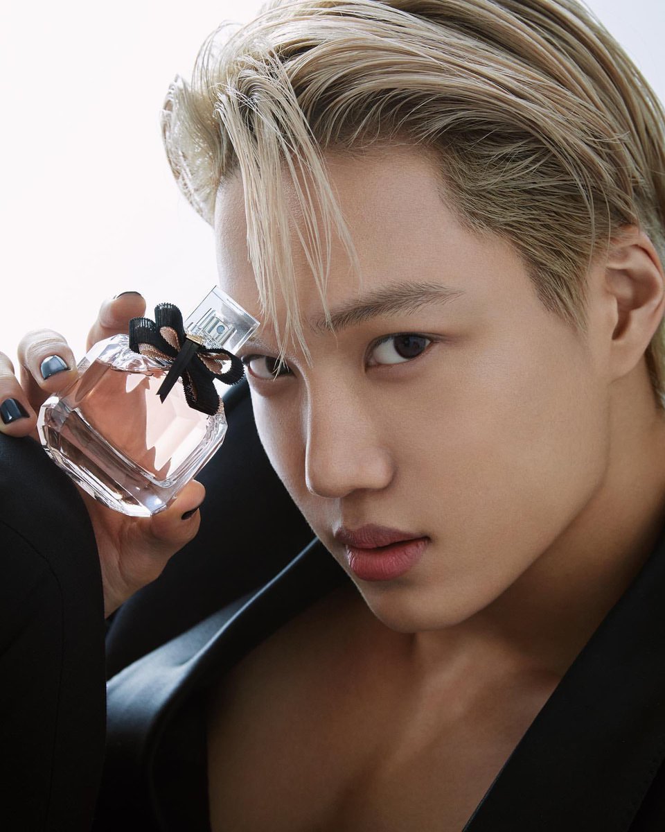 kxmjxngxn0114's tweet photo. 230510. KAI update via yslbeauty IG post

"The essential gift of love MON PARIS EAU DE PARFUM takes center stage with @/zkdlin.
 
#YSLBeauty #MonParis #Kai #EXOKAI #KAIxYSLBeauty #입생로랑뷰티
@ellekorea" https://t.co/xQeyj9Qp6D
