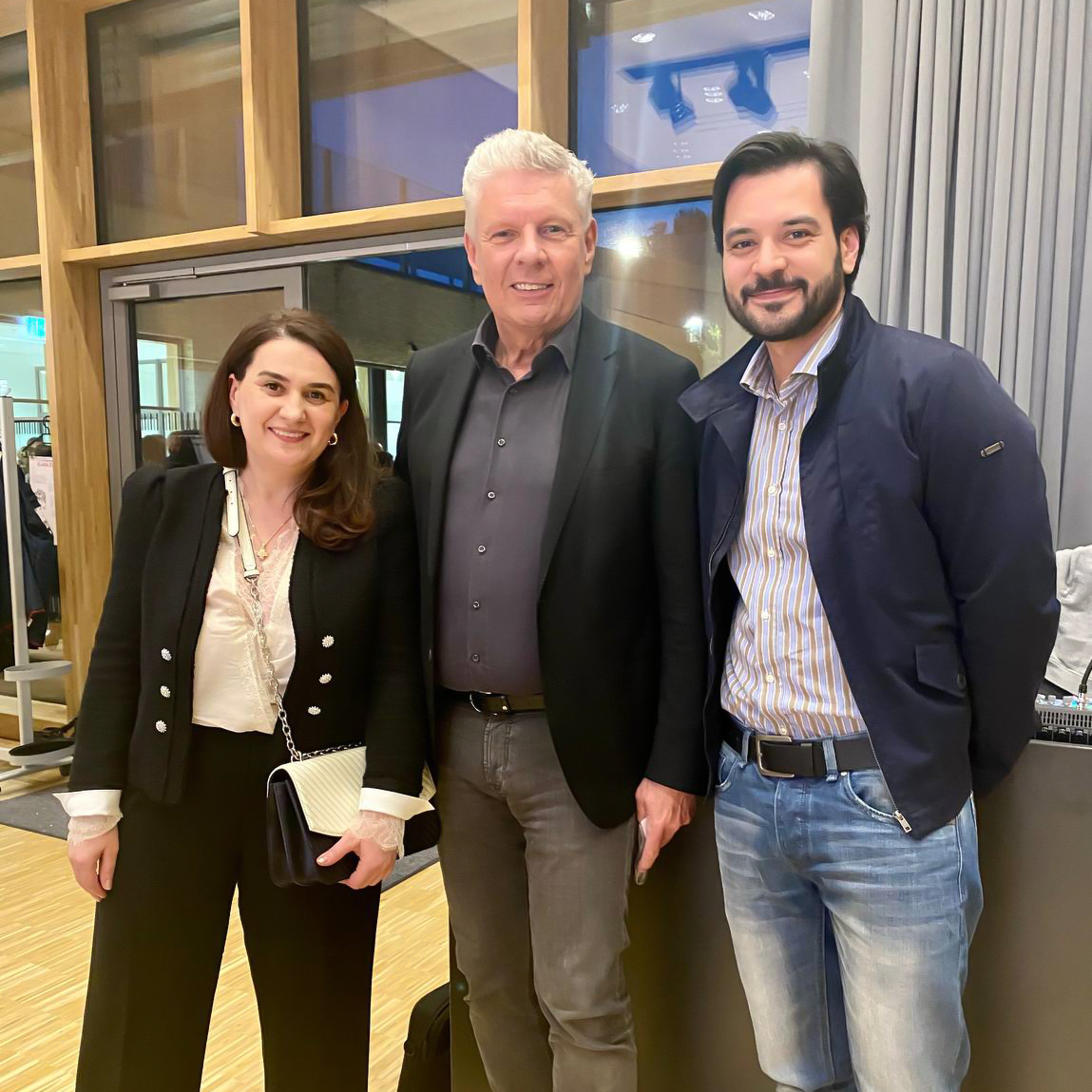 hvmzm's tweet photo. Kürzlich wurde der Münchner Nachbarschaftspreis verliehen. Unsere Lernförderung  war nominiert. Und unsere  Kollegen Philipp Kraus und Tea Sanikidze hatten sogar die Gelegenheit zu  einem persönlichen Treffen mit Münchens Oberbürgermeister Dieter Reiter @StadtMuenchen! https://t.co/pdigyu5mHv