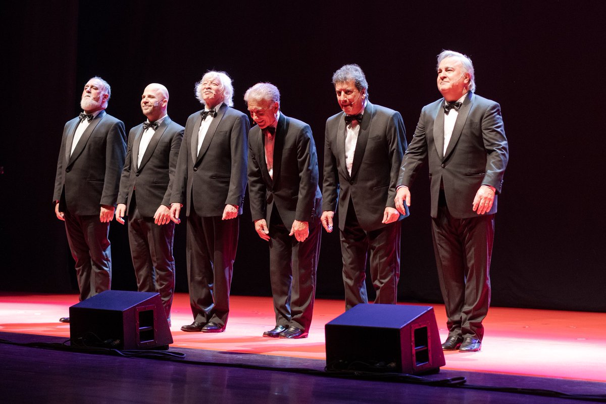 Anoche vivimos otro show inolvidable con los maravillosos LES LUTHIERS en el Teatro Metropolitano en Medellín 🤩

Hoy tendremos la última función de su paso por Colombia y no te lo puedes perder 🙌🏼

🎫 Boletas en Tuboleta.com 

#lesluthiers #Medellín