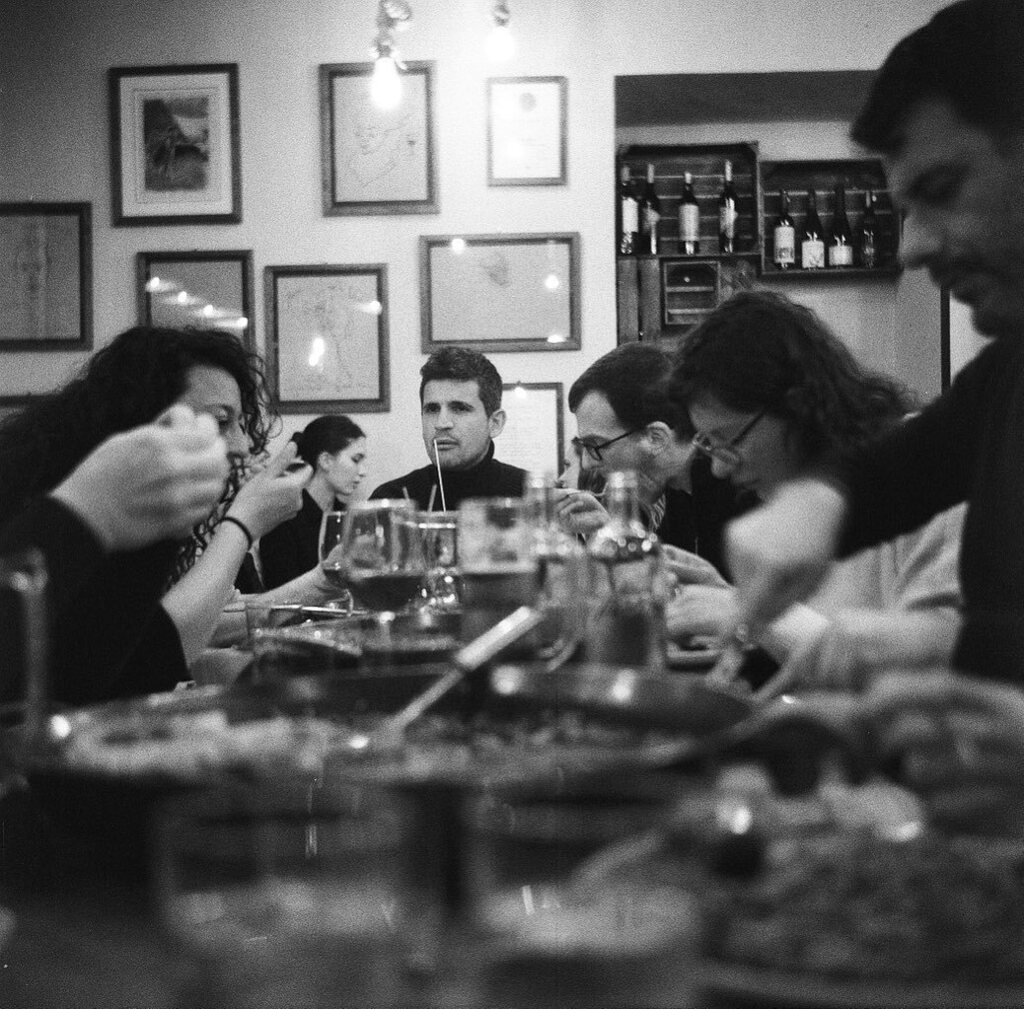 gian_gonella's tweet photo. Tutti impegnati 

🎞️ Ilford Delta 3200⁠
⁠
#ilforddelta #delta3200 #ilforddelta3200 #120film #filmphotomag #analogblackandwhite #blackandwhite #negativemag #thefilmreneaissance #torinoèlamiacittà #upgradetofilm #lestradeditorino #ig_torino #mediumform… https://t.co/KjVGDIUSXA https://t.co/TLJNNB7w7T