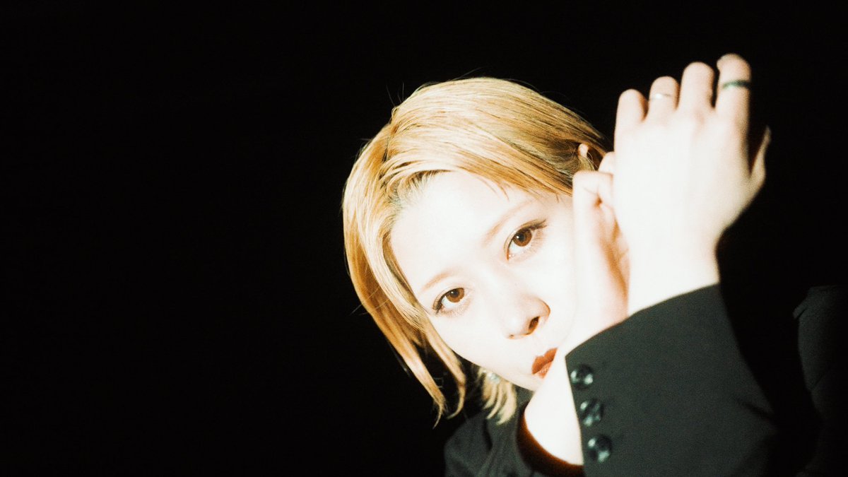 fuyukofinlands's tweet photo. 「ロンリー」

20歳の時大川さんにMVを撮ってもらったが直前でお蔵入りした。
お蔵から取ってきたわけでもなく13年の時を経て新しくなったロンリー。

https://t.co/1YigU00KG0 https://t.co/Ymg02uOPpn