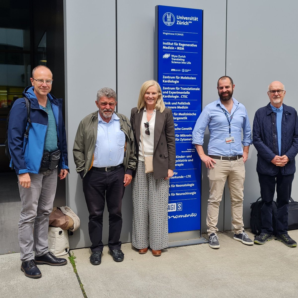 Carolyn Ledowsky tweet media