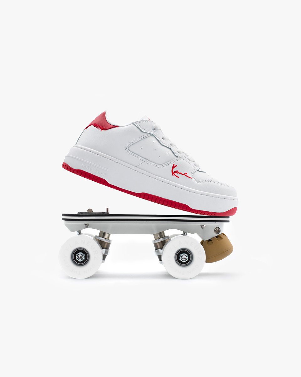 Flaneurz's tweet photo. May drop is available on https://t.co/ahg6hPb5UY

Keep it simple yet original thanks to the KARL KANI 89 UP - White Red. 

Drop: KARL KANI 89 UP - White Red / Premium White rolling part

Model: Mk Street 10
Photo: Linda Zhu 8

#flaneurz #rollerskate #maydrop #karlkani #hiphop https://t.co/hhqWwcfyox