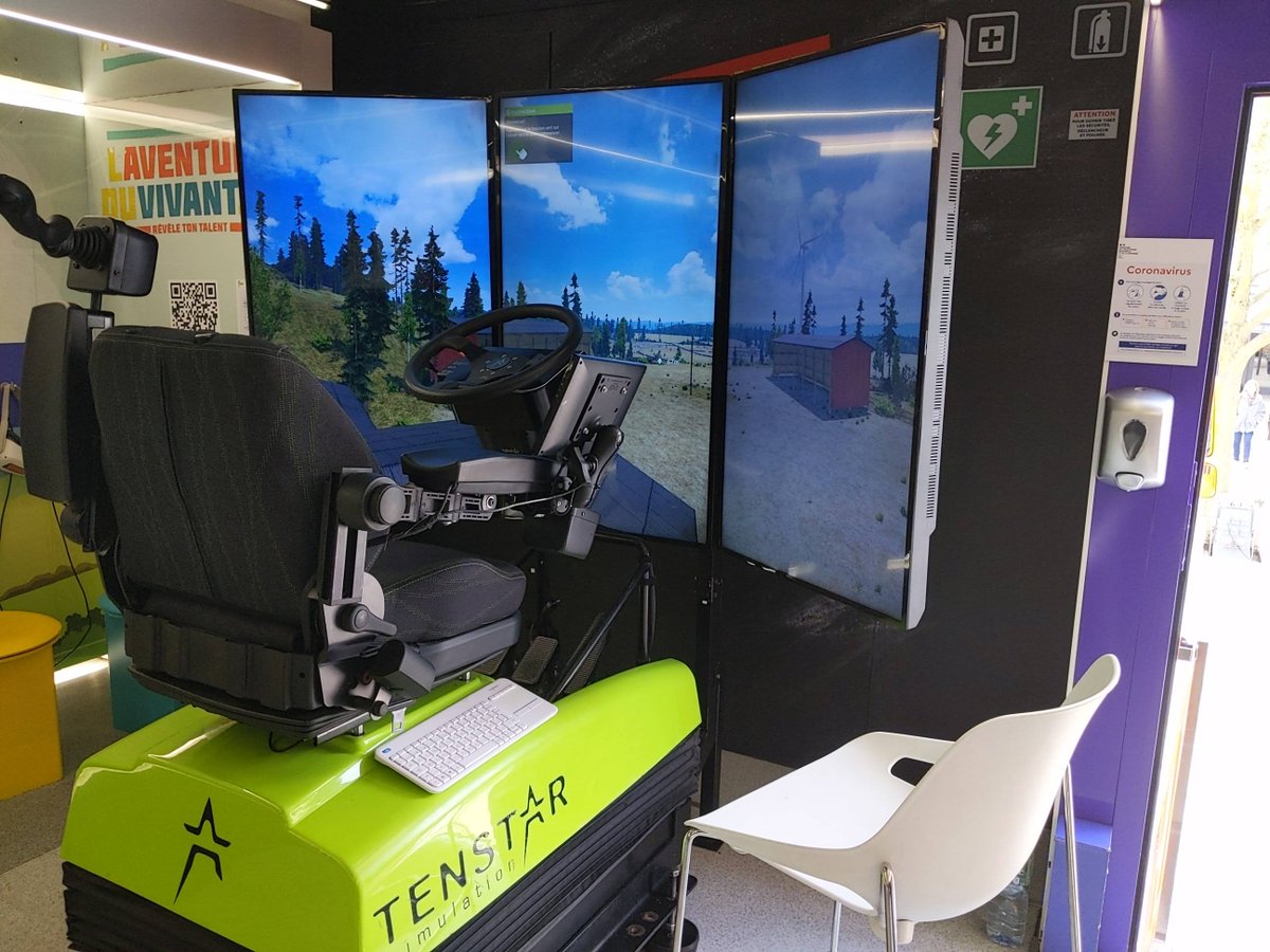 Prefet86's tweet photo. ✂#inauguration du camion « l’aventure du vivant » dont la mission est de promouvoir les métiers liés à l’#agriculture

✅Réalité virtuelle, jeux vidéos pédagogiques ✅Découvrez les #formations et les métiers du vivant jusqu'au 11 mai 2023, place Leclerc à @poitiersfr https://t.co/DzuGSWRalq