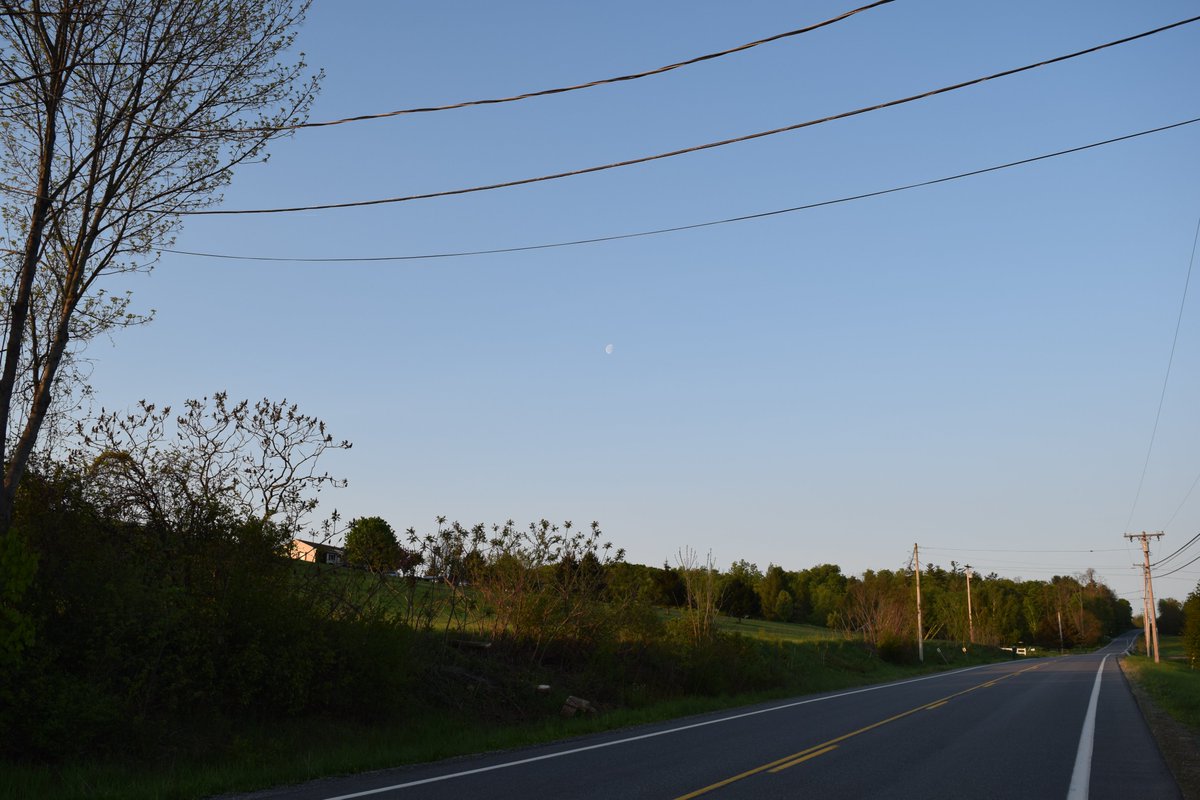 LowNoteLuke's tweet image. These two photos were taken only four minutes apart.  Neat to be able to see the sun and then turn one&apos;s head and look at the moon.  Wishing everyone a beautiful day.  :)