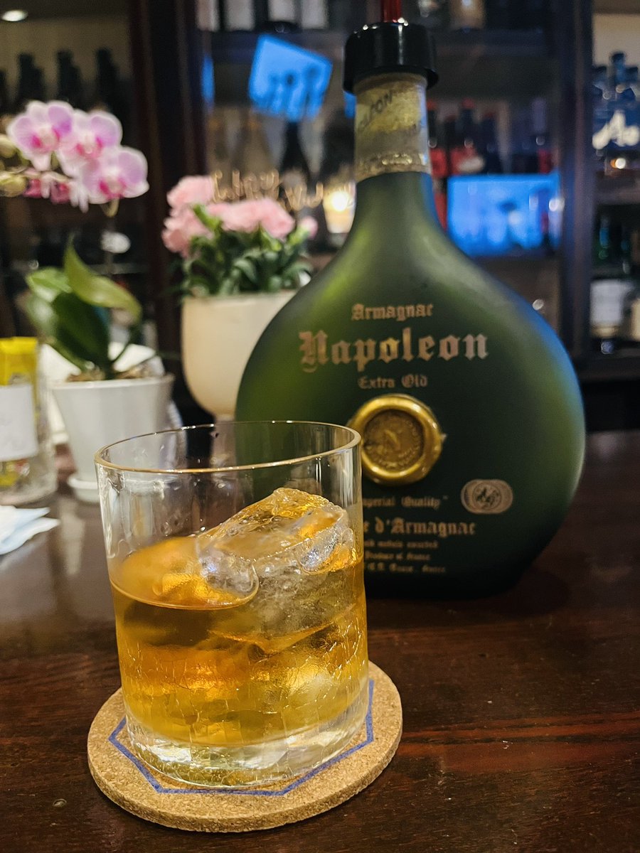 mamarin_0428's tweet photo. #カッページ東京 にて。
昨日はマスターのお誕生日で、美味しいお酒をいただいてしまいました☺️
#おにょらーのつぶやき 
#BAR 
#港区 https://t.co/OjvrClbDN7