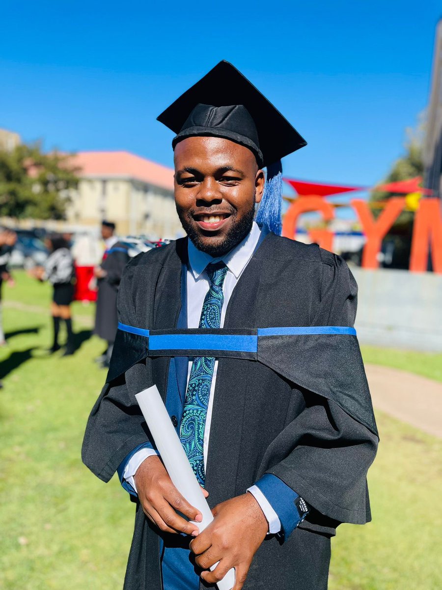 TripableDudes's tweet photo. Teboho ‘Ledger’ Lenake : National Diploma in Electrical Engineering ⚡️

Tripable Class of 2022 🎓 https://t.co/RahRIDrtDV