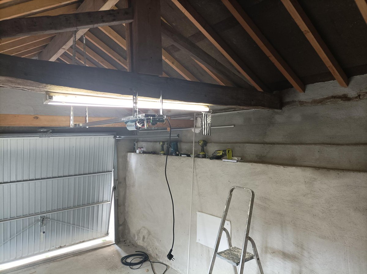 setal78's tweet photo. Installation d'une motorisation de porte de garage basculante https://t.co/XAhaKKv5xc https://t.co/Qaknz4Yhxq