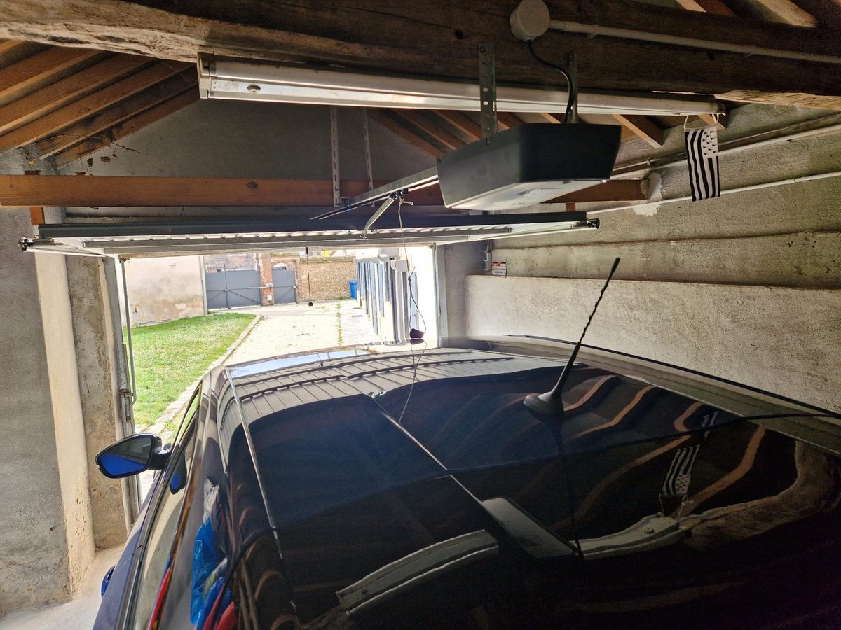 setal78's tweet photo. Installation d'une motorisation de porte de garage basculante https://t.co/XAhaKKv5xc https://t.co/Qaknz4Yhxq