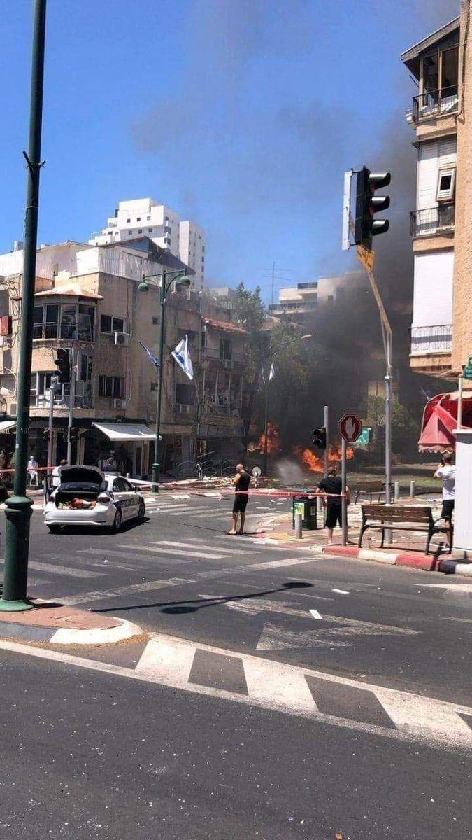 adhamsharkawi's tweet photo. للتاريخ فقط :
في حين لم يكن أحد يجرؤ أن يرمي "إسرائيل" بوردة
كانت غزة تقصف تل أبيب 🚀 https://t.co/oFEWMdVfMa