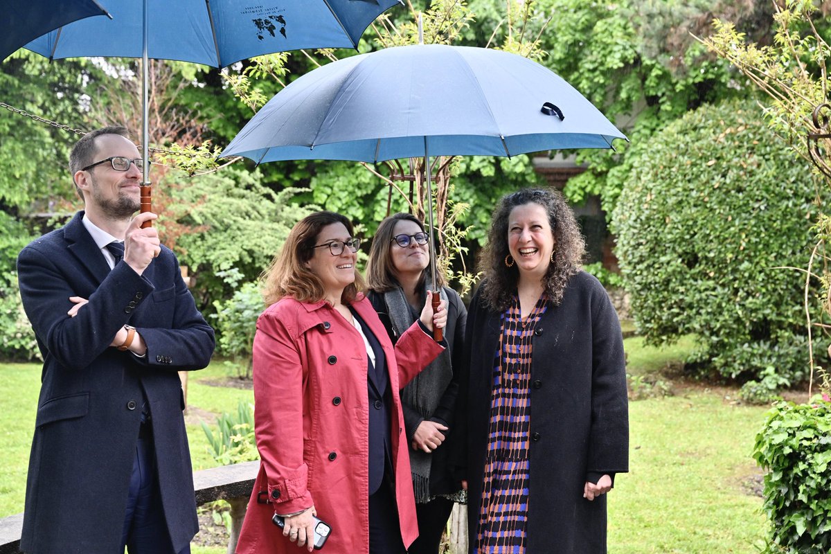 SoniaBackes's tweet photo. J'ai visité à @villehouilles, l'ancienne maison de Victor Schœlcher qui a été transformée en musée.

Je salue ce projet pédagogique, porté par @Chambon_julien, qui met en valeur un grand serviteur de la République et un défenseur historique des droits de l'Homme. https://t.co/c4zpMiy8Mo