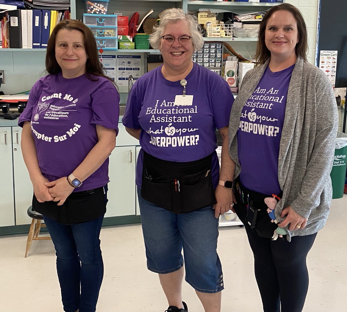 CUPE5200's tweet photo. Happy Education Worker Wednesday! St Luke’s supporting their bargaining team on Education Worker Wednesday 💪⁦@osbcucscso⁩ https://t.co/32t7gkyKXo