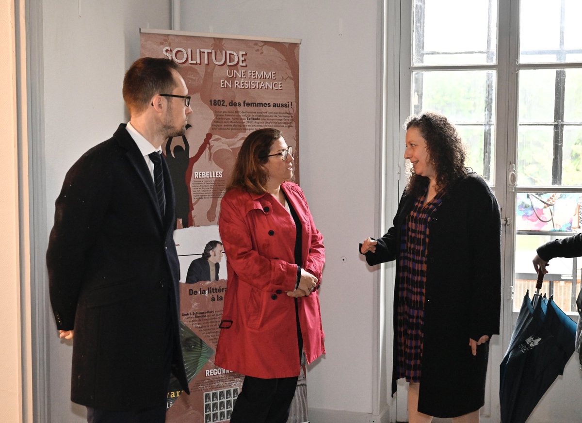 SoniaBackes's tweet photo. J'ai visité à @villehouilles, l'ancienne maison de Victor Schœlcher qui a été transformée en musée.

Je salue ce projet pédagogique, porté par @Chambon_julien, qui met en valeur un grand serviteur de la République et un défenseur historique des droits de l'Homme. https://t.co/c4zpMiy8Mo