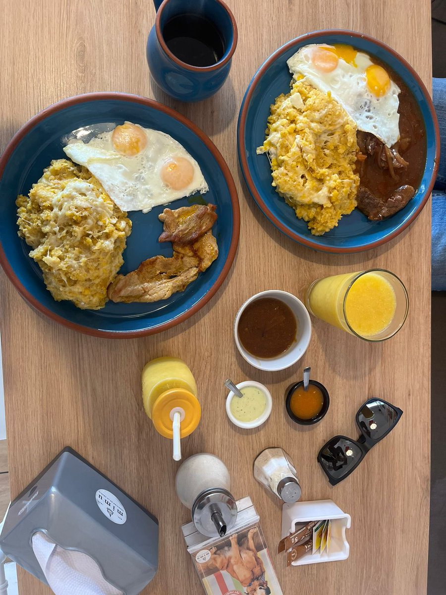 DiegoGuzmanE's tweet photo. TIGRILLO 

Recorriendo los sitios donde hacen el auténtico tigrillo zarumeño y llegamos a @Mimucafeteria en la Tomás de Berlanga y Seymour, Jipijapa-Quito y nos deleitamos con su delicioso TIGRILLO y MOLLOCO (bolón de verde con maní) https://t.co/Z8MNLvmKWg