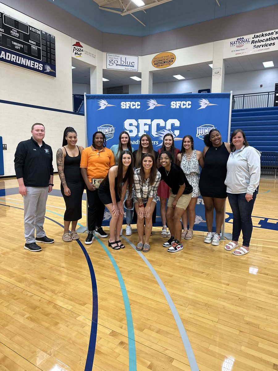 Last night we celebrated our season at the athletic department banquet. Thank you to everyone who supported us this year!!
#sfccwbb #roadrunnernation