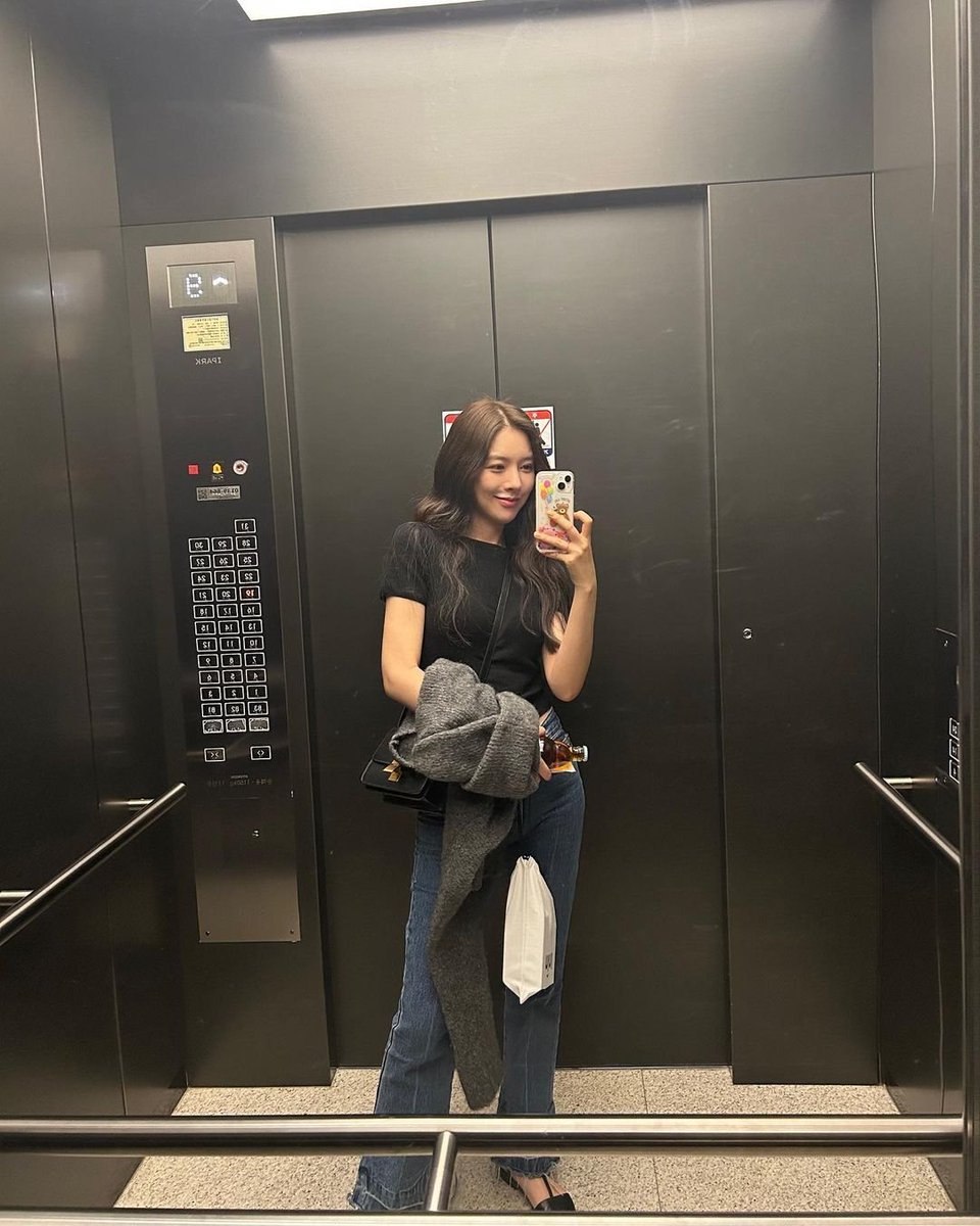 sanghak70's tweet photo. 230510 송주희(전 헬로비너스 앨리스)
인스타그램 리그램

11주년 감사합니다.💛 
분명 엊그제 10주년이었는데 시간이 나만 빨라요? 
사진첩을 뒤적뒤적 요즘 근황을 탈탈 털어봤어요! 
거의 뭐 자연인이네요😆 
우리 건강한 하루 보내요-!

#헬로비너스 #hellovenus #앨리스
#송주희 #SongJuhee https://t.co/LZ1futq0he