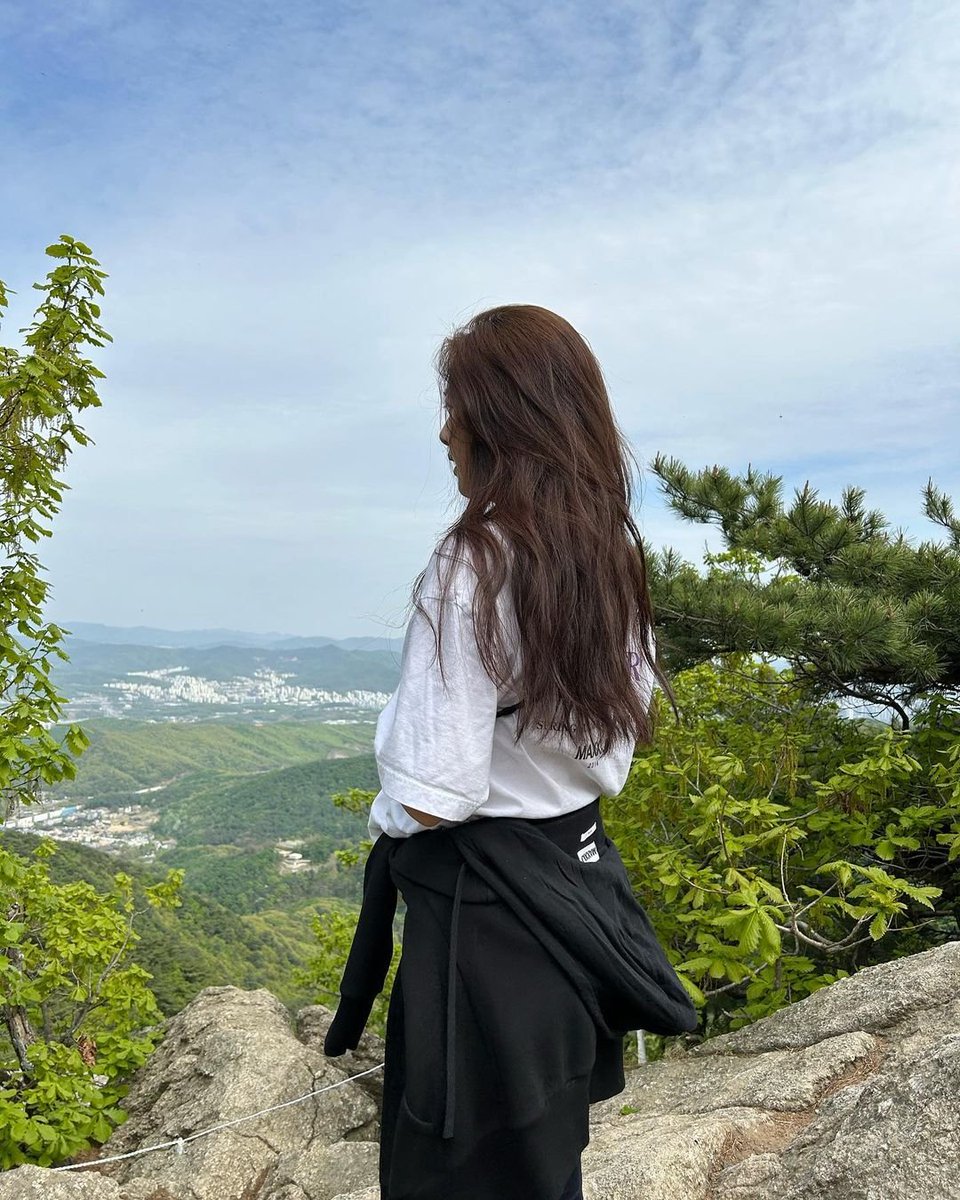 sanghak70's tweet photo. 230510 송주희(전 헬로비너스 앨리스)
인스타그램 리그램

11주년 감사합니다.💛 
분명 엊그제 10주년이었는데 시간이 나만 빨라요? 
사진첩을 뒤적뒤적 요즘 근황을 탈탈 털어봤어요! 
거의 뭐 자연인이네요😆 
우리 건강한 하루 보내요-!

#헬로비너스 #hellovenus #앨리스
#송주희 #SongJuhee https://t.co/LZ1futq0he