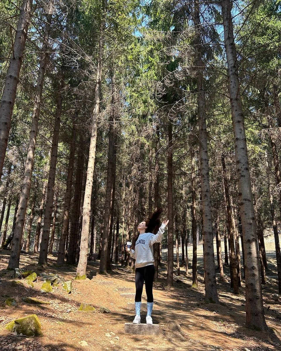sanghak70's tweet photo. 230510 송주희(전 헬로비너스 앨리스)
인스타그램 리그램

11주년 감사합니다.💛 
분명 엊그제 10주년이었는데 시간이 나만 빨라요? 
사진첩을 뒤적뒤적 요즘 근황을 탈탈 털어봤어요! 
거의 뭐 자연인이네요😆 
우리 건강한 하루 보내요-!

#헬로비너스 #hellovenus #앨리스
#송주희 #SongJuhee https://t.co/LZ1futq0he