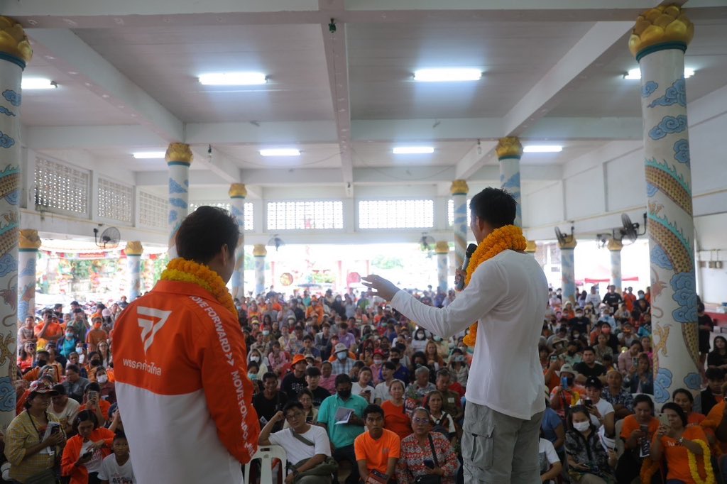 Thanathorn_FWP's tweet photo. ขอบคุณพี่น้องชาวปราจ���นบุรีและสระแก้ว สำหรับการต้อนรับที่แสนอบอุ่นในทุกๆ ที่เราไปมาตลอดทั้งวันนี้ครับ https://t.co/pOJJH5DD2W