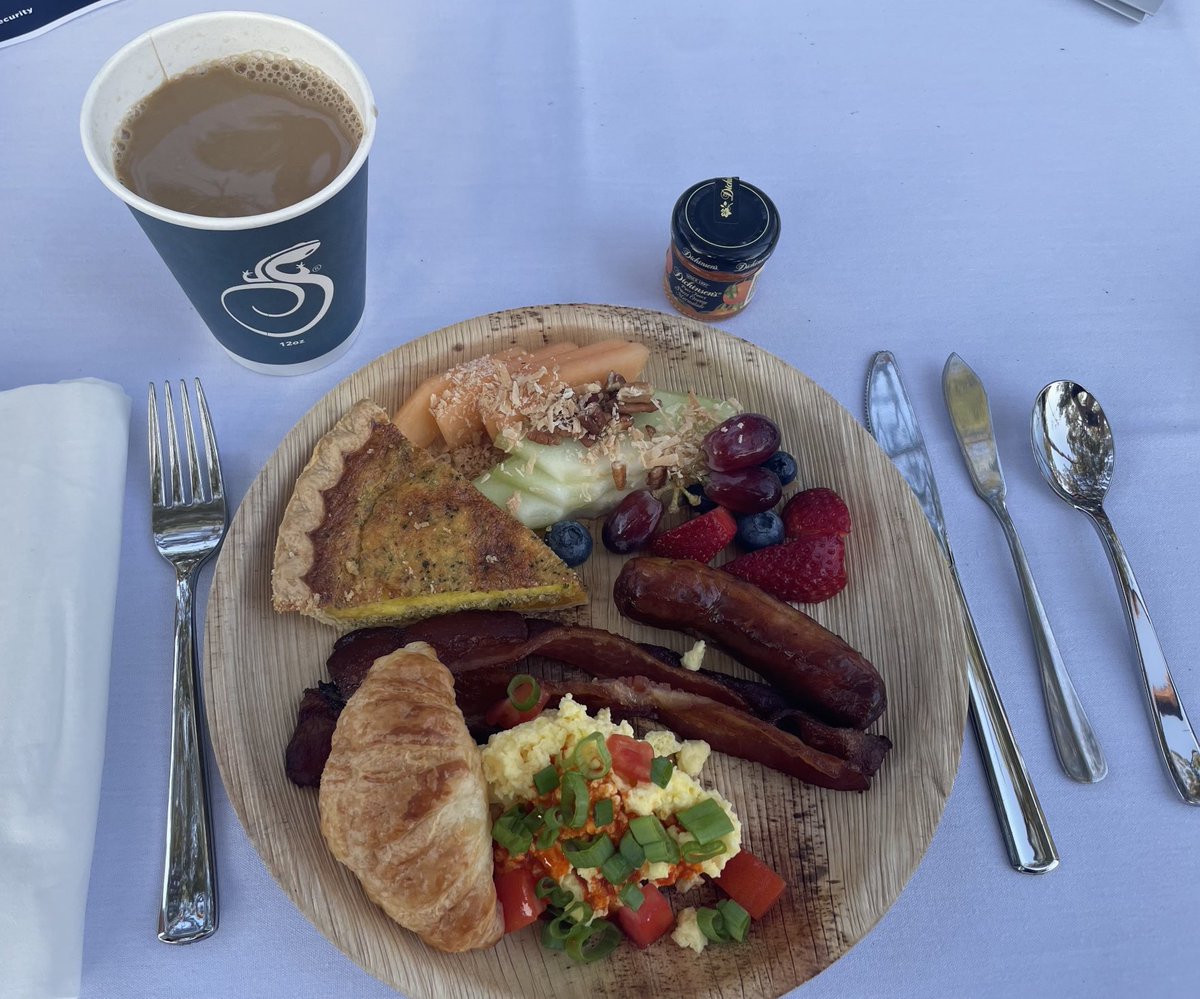 kate944032's tweet photo. #breakfastsomewhere https://t.co/n8BNwalNxH