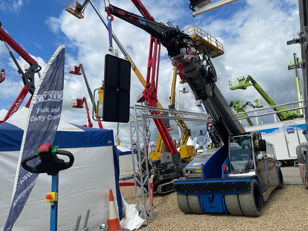 HirdyLifting's tweet photo. Day 1 of @Vertikaldays at the Hird Stand (303). We have mini cranes, spider booms, material trolleys, glass vacuum lifters and cladding lifters on display. Come along and see for yourself.
#OilandSteel #Righetti #Kappel #Winlet #cranes #MEWPs https://t.co/eQ6z5f7mfu