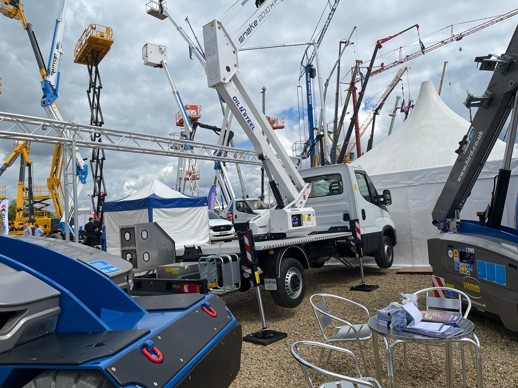 HirdyLifting's tweet photo. Day 1 of @Vertikaldays at the Hird Stand (303). We have mini cranes, spider booms, material trolleys, glass vacuum lifters and cladding lifters on display. Come along and see for yourself.
#OilandSteel #Righetti #Kappel #Winlet #cranes #MEWPs https://t.co/eQ6z5f7mfu