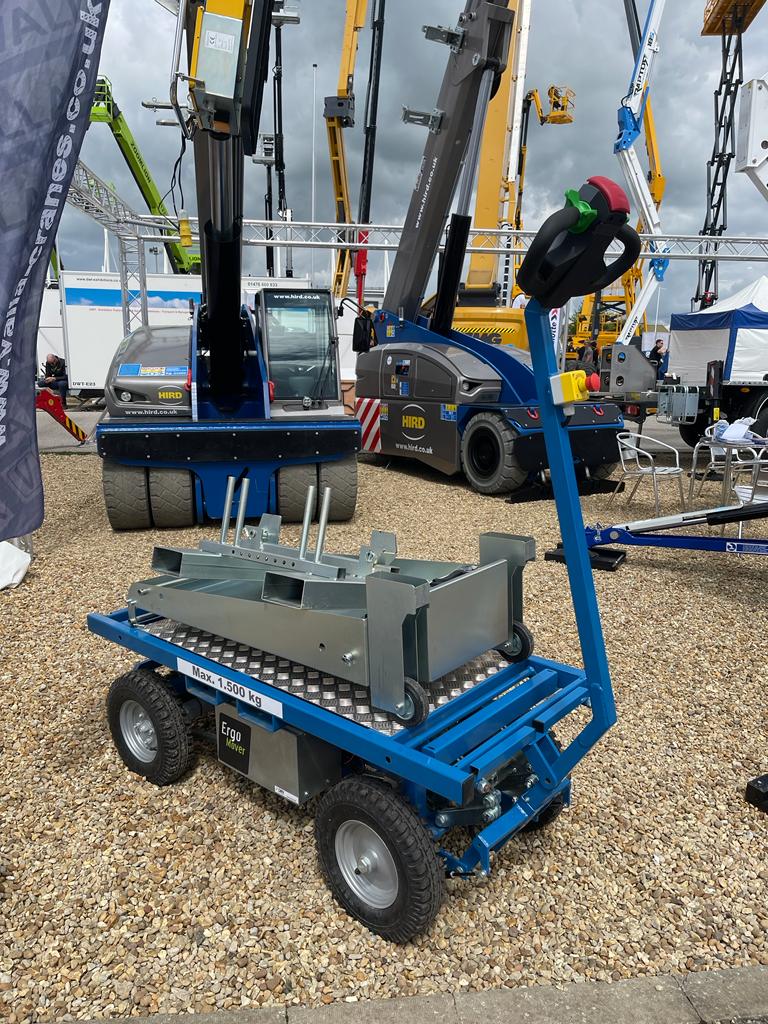 HirdyLifting's tweet photo. Day 1 of @Vertikaldays at the Hird Stand (303). We have mini cranes, spider booms, material trolleys, glass vacuum lifters and cladding lifters on display. Come along and see for yourself.
#OilandSteel #Righetti #Kappel #Winlet #cranes #MEWPs https://t.co/eQ6z5f7mfu