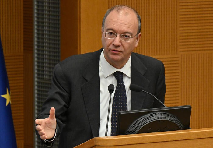 ultimora_pol's tweet photo. Il ministro dell'Istruzione #Valditara: "Il problema del caro affitti è grave ma tocca le città governate dal centrosinistra. Nelle città dove ci sono gli accampamenti degli studenti, le giunte comunali non hanno attivato politiche a favore dei giovani e degli studenti" https://t.co/rQVMQvWpvT