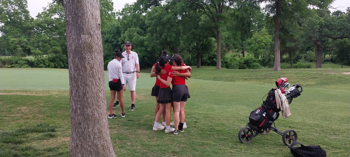 dgfergy's tweet photo. Gritty final round by Izzy. Loved the team's attitude after the final putt dropped. https://t.co/AWq9fUsBdY