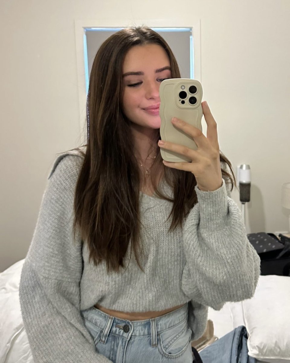 ( \   / ) 
 (˶ ˘ ᵕ ˘ ) 
c( っ    っ hellOou! 🍰✨