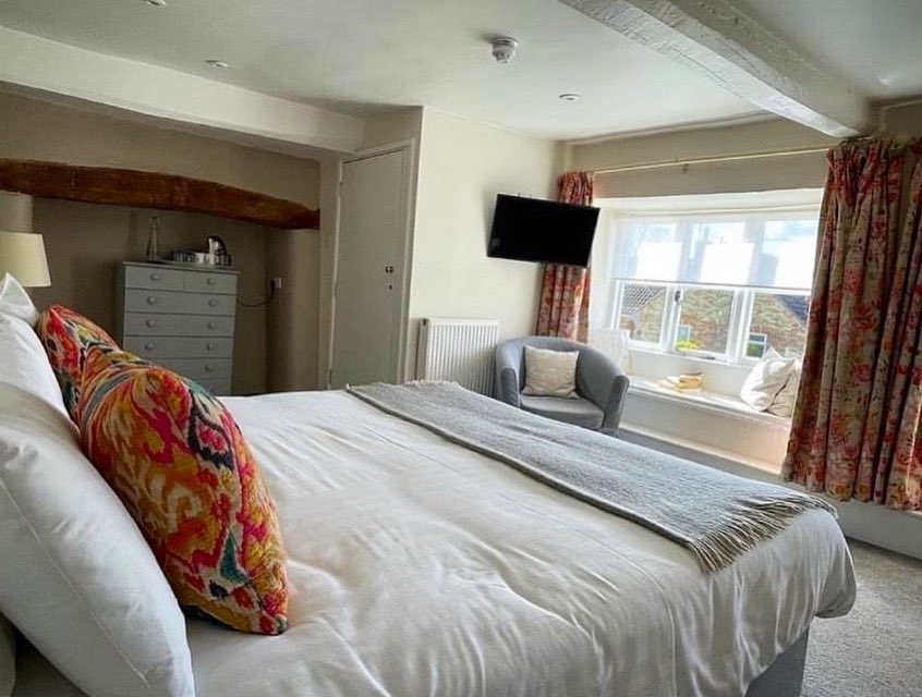 The Rose & Crown tweet media