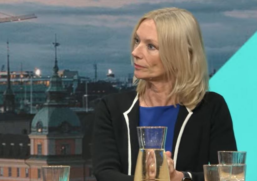 Riksgälden (@riksgalden) on Twitter photo "Varför krashade bankerna i USA och Schweiz?" Frågan ställdes till <a href="/ekholm_l/">Karolina Ekholm</a> på Nordnet Live och svaret blev: "Det handlade om banker som misskötts under lång tid och de hade inte tagit risker på allvar". #finansiellstabilitet #riksgäldensrollvidbankoro "Varför krashade bankerna i USA och Schweiz?" Frågan ställdes till <a href="/ekholm_l/">Karolina Ekholm</a> på Nordnet Live och svaret blev: "Det handlade om banker som misskötts under lång tid och de hade inte tagit risker på allvar". #finansiellstabilitet #riksgäldensrollvidbankoro