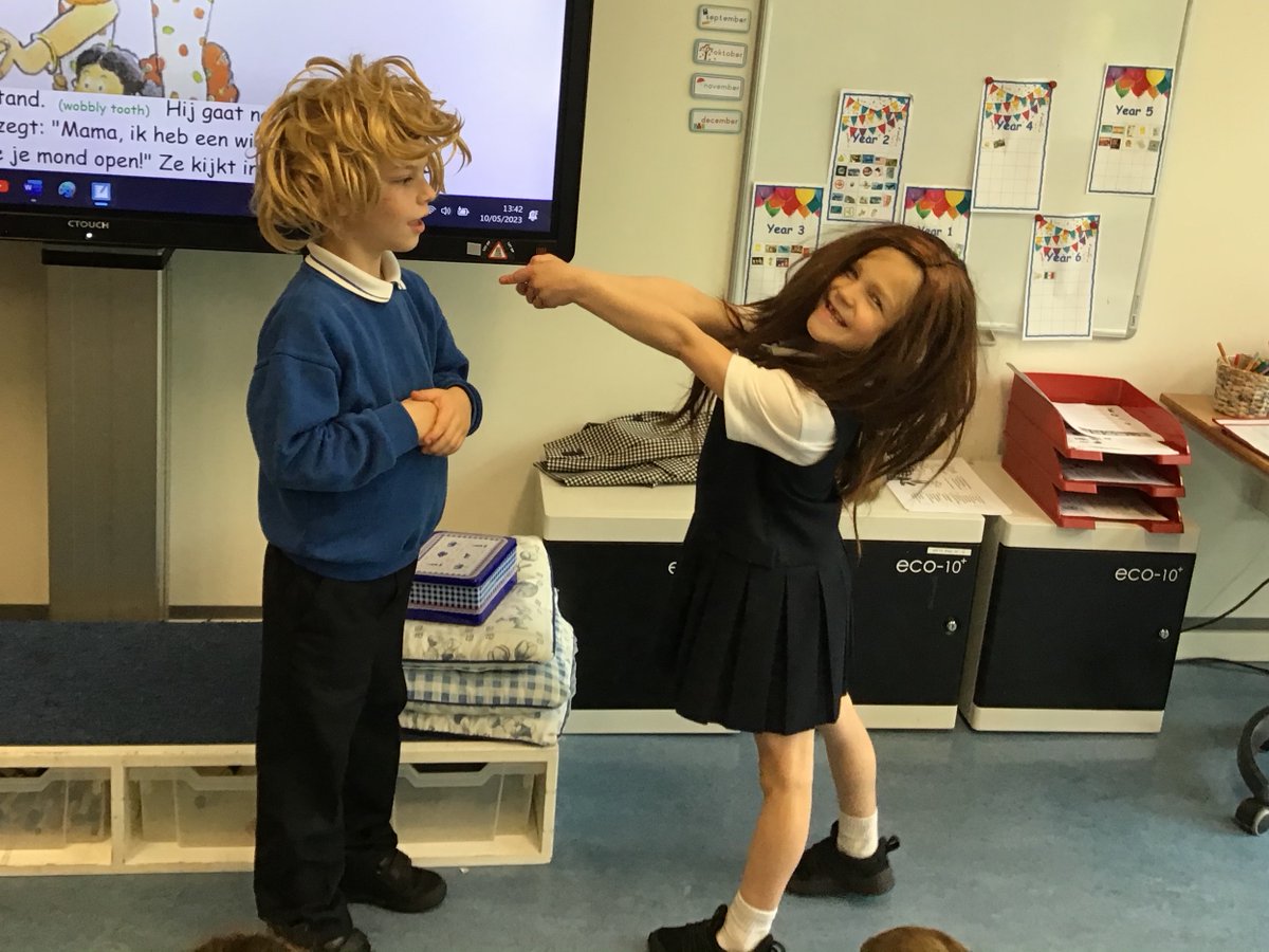 BSNJSV's tweet image. Y1 is learning a story about wobbly teeth in Dutch - acting it out helps us to remember! #jsvy1 #bsnjsv #jsvdutch #bsnlanguages
