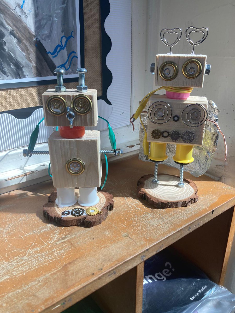 Rotherhamcreat2's tweet photo. What a totally fabulous time we had @KivetonInfants on Friday. These beautiful Junk Bots were created from bits and bobs and odds and ends during our Eco Warrior Family Learning session. Fantastic team work and great Robot design. #awesomefamilies #junkbot #recycle #lovelearning https://t.co/8Fhn9KEah2