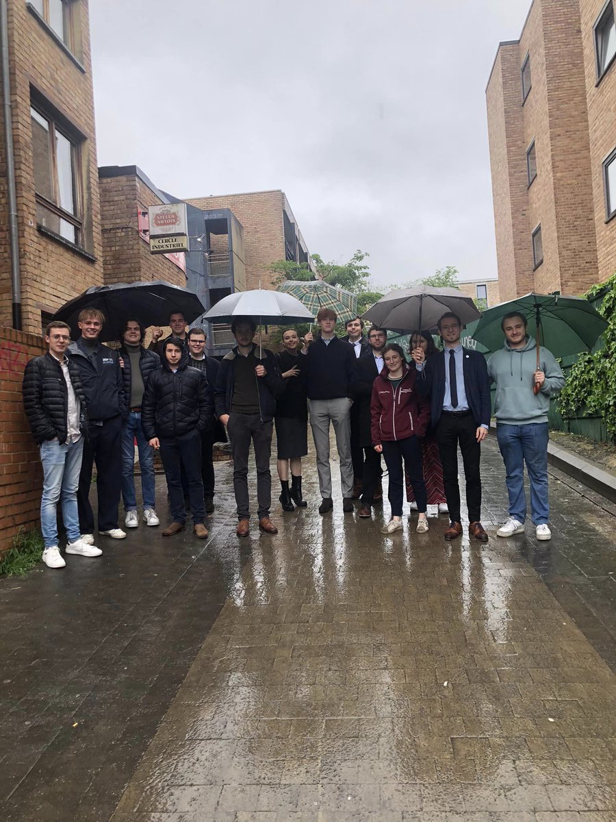 Gisteren waren we te gast bij de Mouvement Libéral Etudiant in Louvain-La-Neuve. #LVSV

Merci voor de uitnodiging en de aangenamen avond!💙