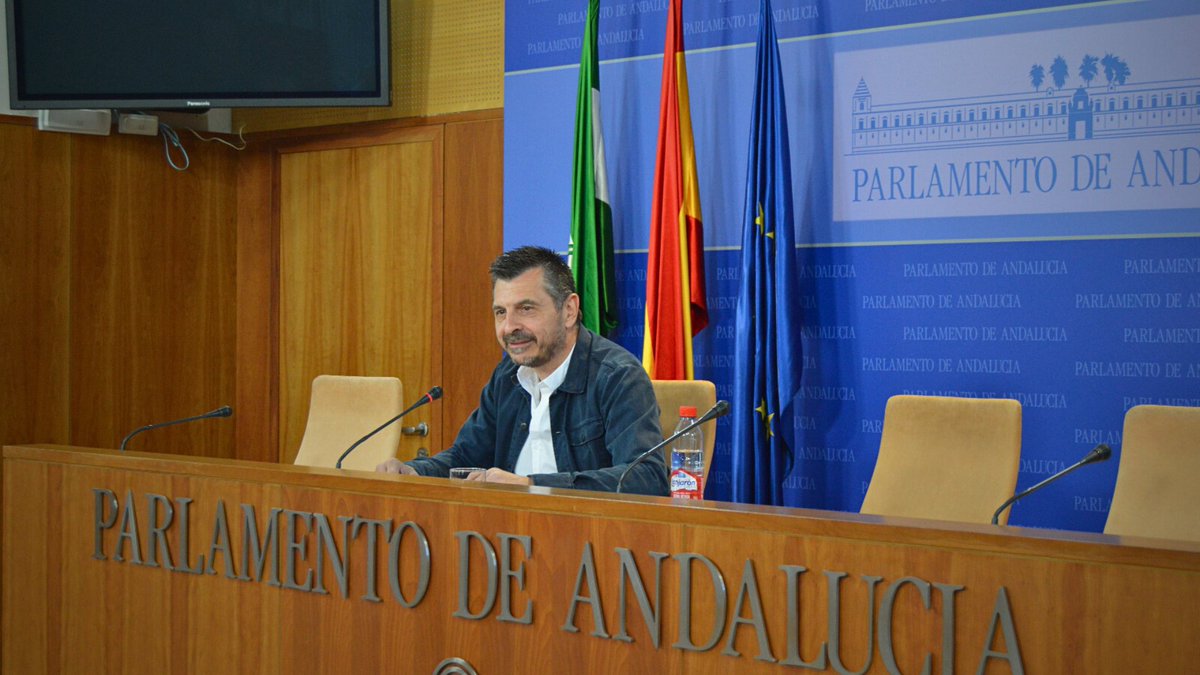 Toni Martín en rueda de prensa desde el Parlamento andaluz