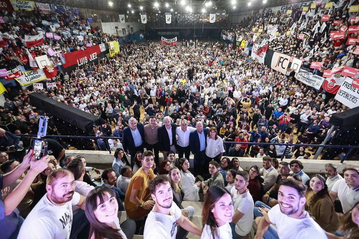 Estamos juntos porque tenemos los mismos valores, las mismas ganas de terminar con un ciclo agotado por la corrupción y el abandono. Hasta acá llegaron, ahora es el momento de los cordobeses, de mejorar Córdoba, que volvamos a sentirnos orgullosos de nuestro lugar.
