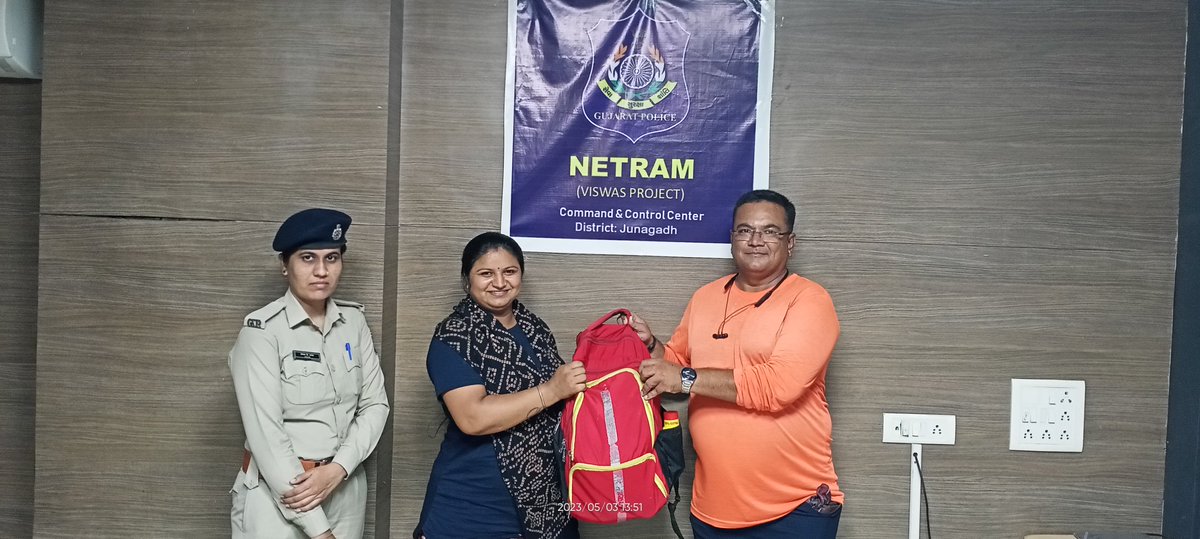 જૂનાગઢ દ્રારા વિશ્વાસ પ્રોજેક્ટ અંતર્ગત ઇન્સ્ટોલ કરેલા સીસીટીવી કેમેરાની મદદથી માણાવદરના દિવ્યાબેનનો થેલો શોધી આપ્યો

૦૦૦૦૦૦

થેલામાં રોકડ રૂપિયા ૮,૦૦૦ સહિત ૧૨,૦૦૦નો સામાન પરત મળતા પોલીસનો આભાર માન્યો